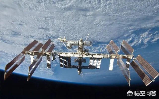 美国SpaceX公司的载人版“龙”飞船成功返回地球,它的组合伞减速技术比单伞难在哪里?