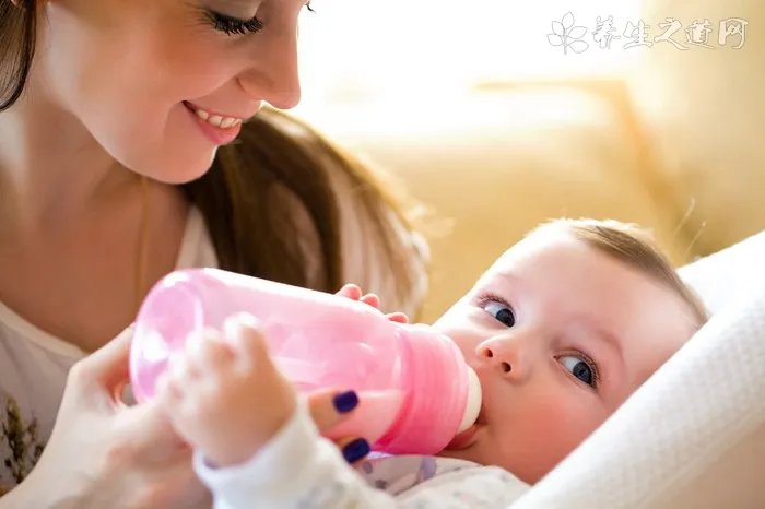 【如何减少宝宝吃夜奶次数】婴儿晚上不吃奶好吗