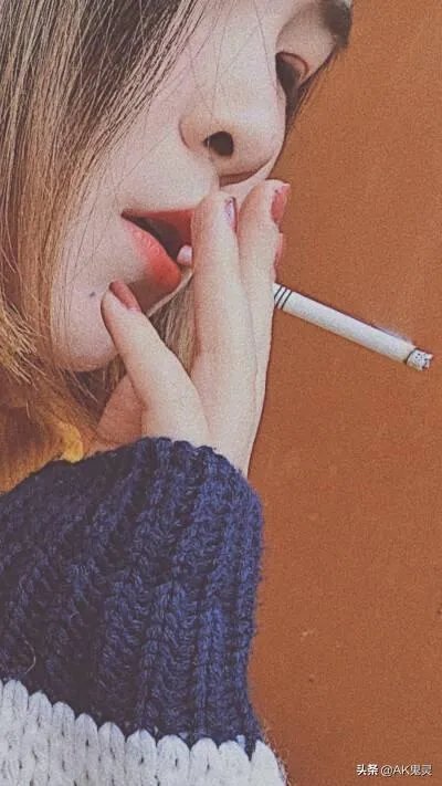 看到女孩抽烟，你的第一想法是什么？