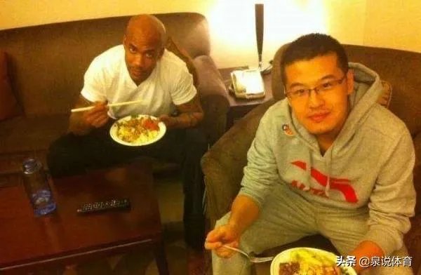 北控遭绝杀后,场边的杨毅难掩失落!他不是解说员吗?为什么不保持中立的态度呢?