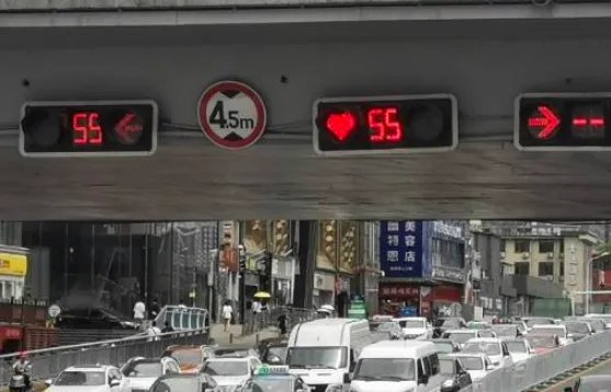 长沙交警回应七夕心形红灯说了什么？