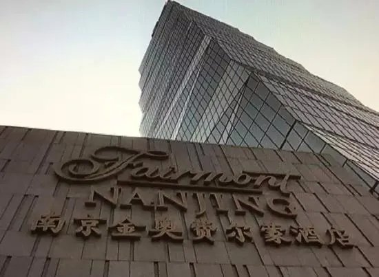 酒店玻璃外墙反光是怎么回事?