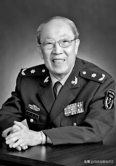 钟南山和袁隆平,和吴孟超,相比,哪个对国家贡献更大?