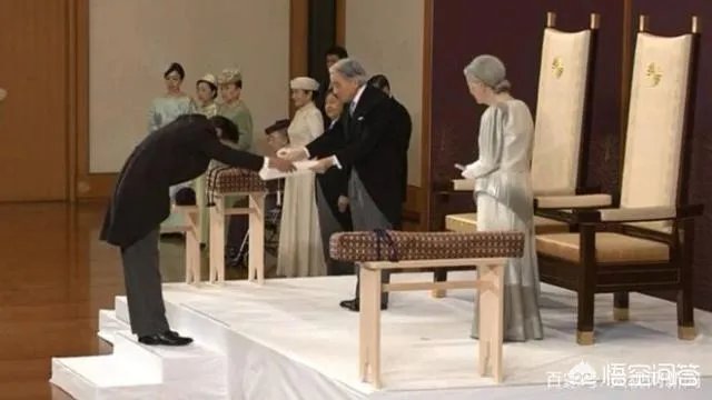 日本天皇为何现在退位?