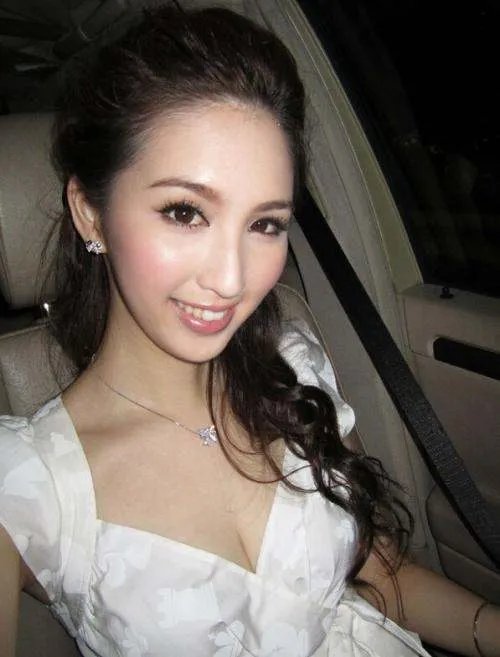 何傲儿跟高海宁像吗，怎么区分？