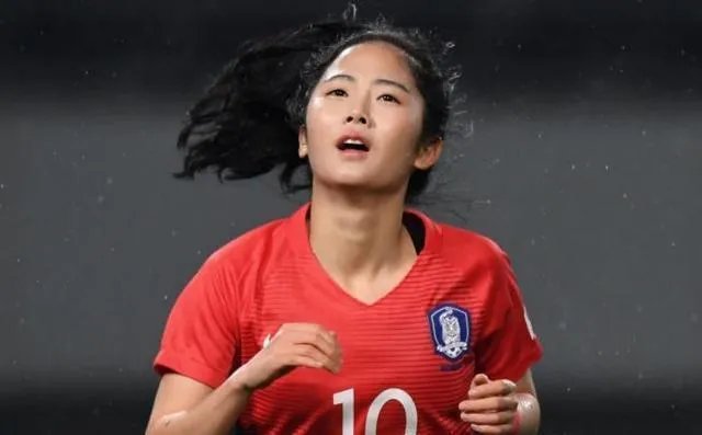 韩国女足美女中场为什么突然火了?