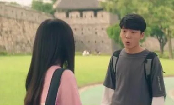《我的ID是江南美人》为什么女主幼时从来没有正面出现？