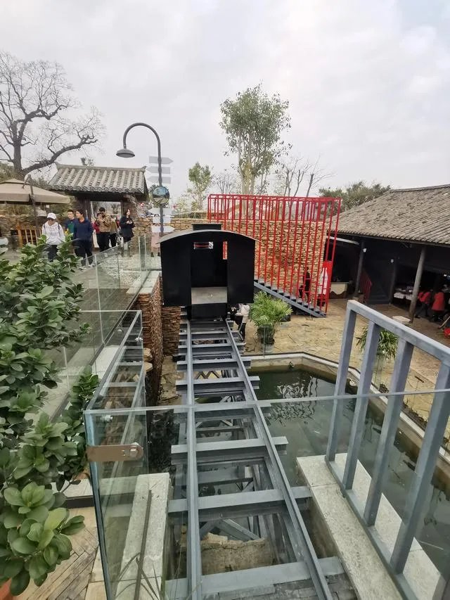 云南红河州蒙自市有什么值得推荐的旅游景区吗？