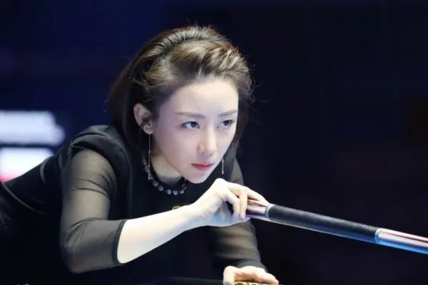 为何“九球天后”潘晓婷的后面裤袋会凸起?