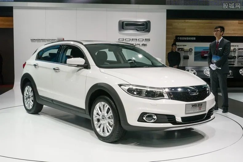 一吨冰块砸扁SUV 车辆受损严重不确定如何索赔