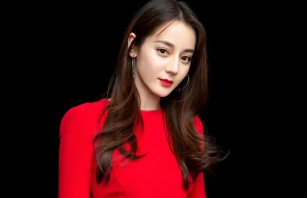 吴磊新剧开机!和大7岁热巴演情侣太违和。你觉得有戏吗?