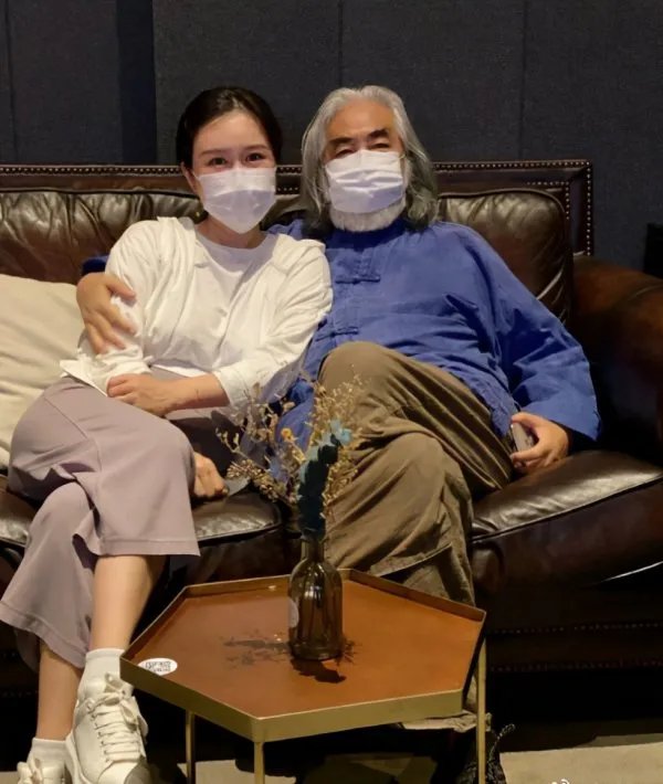 69岁张纪中娶了38岁杜星霖过得怎么样?