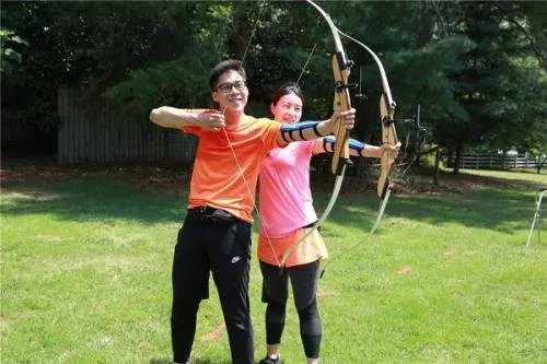 邓亚萍问郭晶晶嫁入豪门有没有压力,本人说没有,会不会只是场面话?