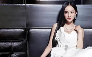 杨幂一下飞机赶到片场就向导演鞠躬道歉,你怎么看待杨幂的态度?