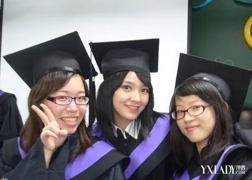 曝郭采洁大学毕业照清新女神还是杀马特?