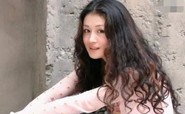 于月仙年轻时颜值惊艳,五官精致皮肤白皙,你是通过哪部作品认识她的?