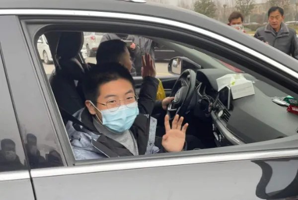 孙海洋一家五口拍下全家福，这张照片具有怎样的意义？