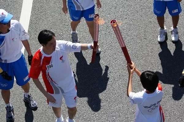 东京奥运火炬传递仪式马上就要到来,传递火炬最早起源于什么时候?