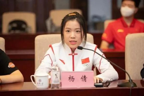 杨倩将奥运会领奖服赠予清华,值得清华学子学习吗？