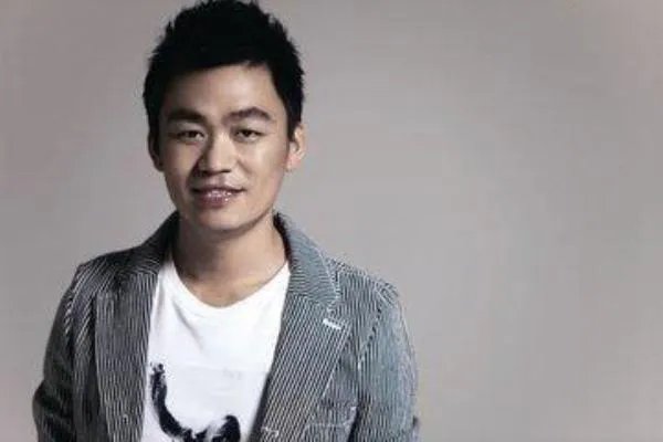 王宝强和释小龙都在少林寺学习过，为什么王宝强并没有被冠上“释”姓呢？