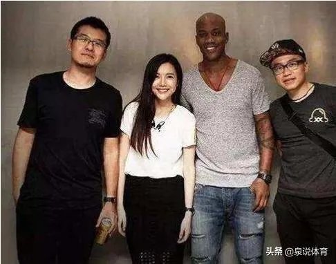 北控遭绝杀后,场边的杨毅难掩失落!他不是解说员吗?为什么不保持中立的态度呢?