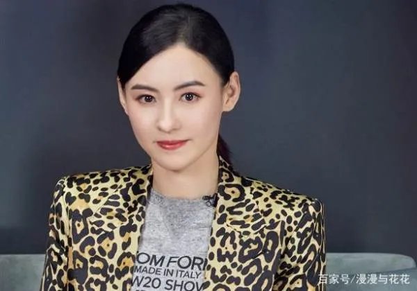 谢霆锋含泪首谈与张柏芝离婚后,13年来唯一后悔的事,为何让人心ǖ