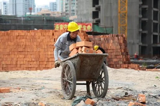 一个男人没钱到底可以卑微到什么地步？