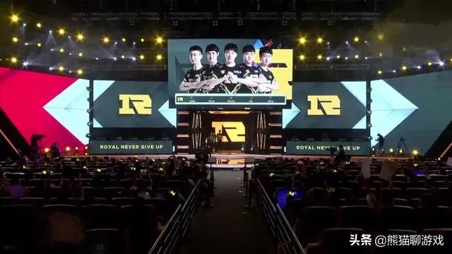 RNG赛后采访中,小虎一句话不小心透露Uzi“退役在即”,网友:猜到了,你怎么看?
