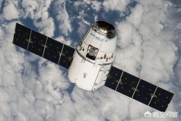 美国SpaceX公司的载人版“龙”飞船成功返回地球,它的组合伞减速技术比单伞难在哪里?