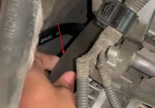 东风标致307发电机皮带是怎么装的有没有图片的谢谢是1.6的发动机