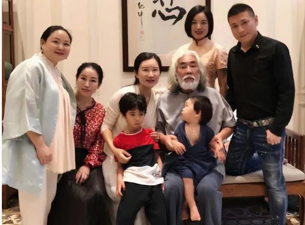 69岁张纪中娶了38岁杜星霖过得怎么样?