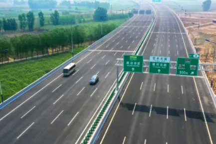 广西女子不认路高速逆行兜圈被困4天,她最终是如何得救的?