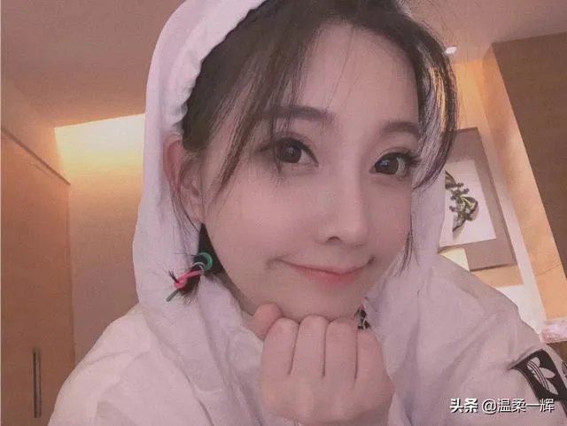冯提莫斗鱼合约到期，如何评价她直播5年来的成绩？