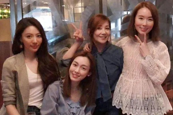 黑人和范玮琪以前很喜欢发儿子的照片,现在为何不发了?