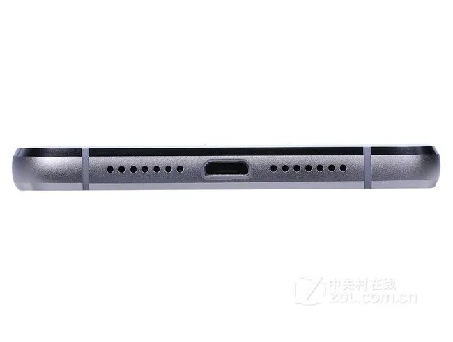 TCL520外观漂亮 苏宁朗轩手机专营店在售648元 (有赠品)