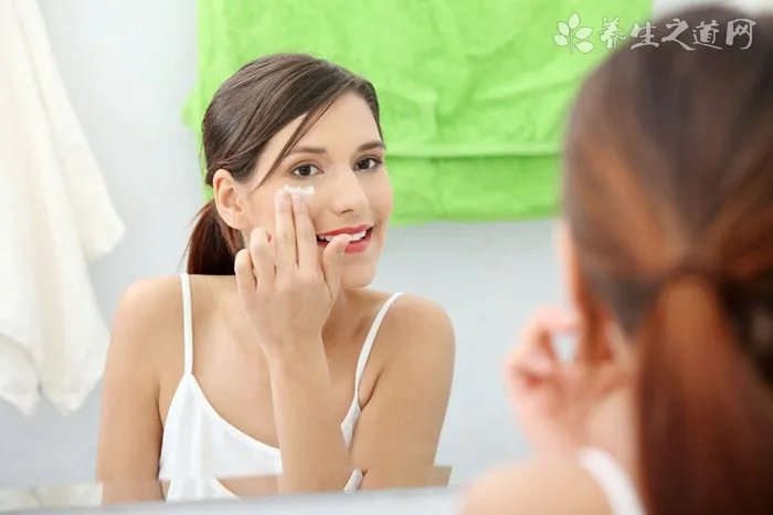 【混合性皮肤如何护理】 混合性皮肤如何护理油腻T区