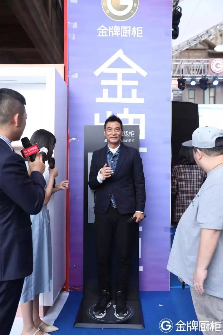 遇袭康复期的任达华状态如何?直击金牌厨柜兴义站了解详情!