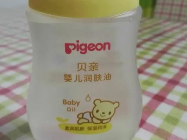 销量很好的贝亲润肤油就是抚触油吗?