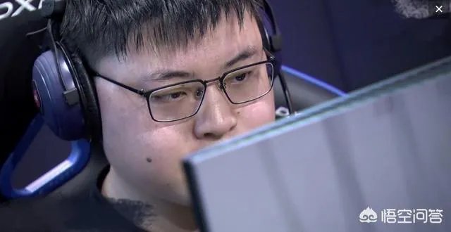 RNG赛后采访中,小虎一句话不小心透露Uzi“退役在即”,网友:猜到了,你怎么看?
