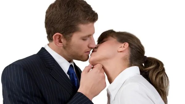 男生最抵抗不了女生亲他哪? 为什么男人最后一下要叫?
