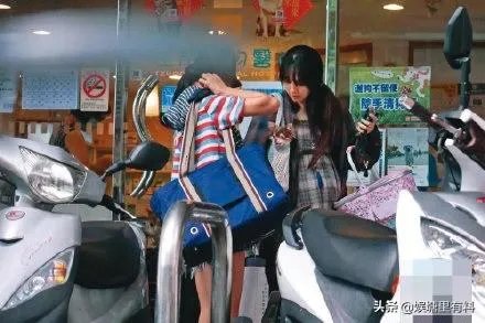 6月17日郭碧婷腹部隆起似皮球被猜测怀孕,为什么明星生子这么多人关注?