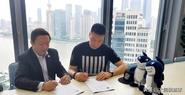 李根因伤缺战上海男篮比赛,被主教练李秋平所指责,对此你怎么看?