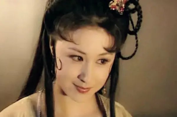 于月仙年轻时颜值惊艳,五官精致皮肤白皙,你是通过哪部作品认识她的?