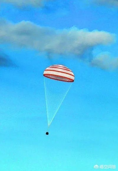 美国SpaceX公司的载人版“龙”飞船成功返回地球,它的组合伞减速技术比单伞难在哪里?