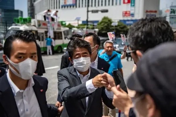 安倍晋三:霸占日本政坛多年,为何会因病卸任?