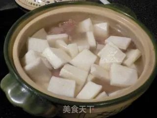 瓦煲萝卜排骨汤--夏日靓汤