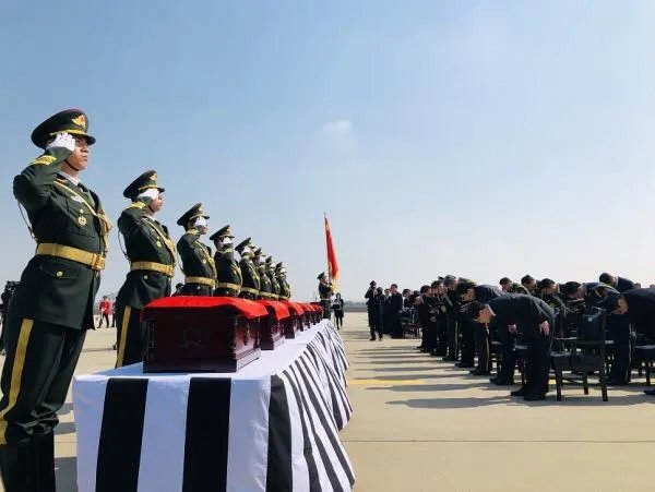 在韩志愿军烈士遗骸归国了，仪式上有哪些细节令人动容？