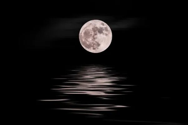 夜空中最美唯美月亮图片 中秋月的漂亮图片