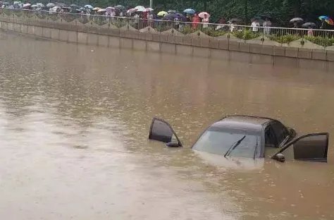北京何时启动暴雨及洪水预警?