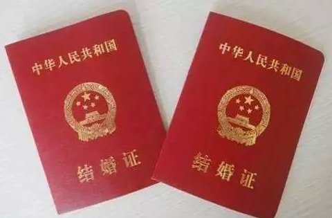 目前我国结婚证内页上印的是什么花?